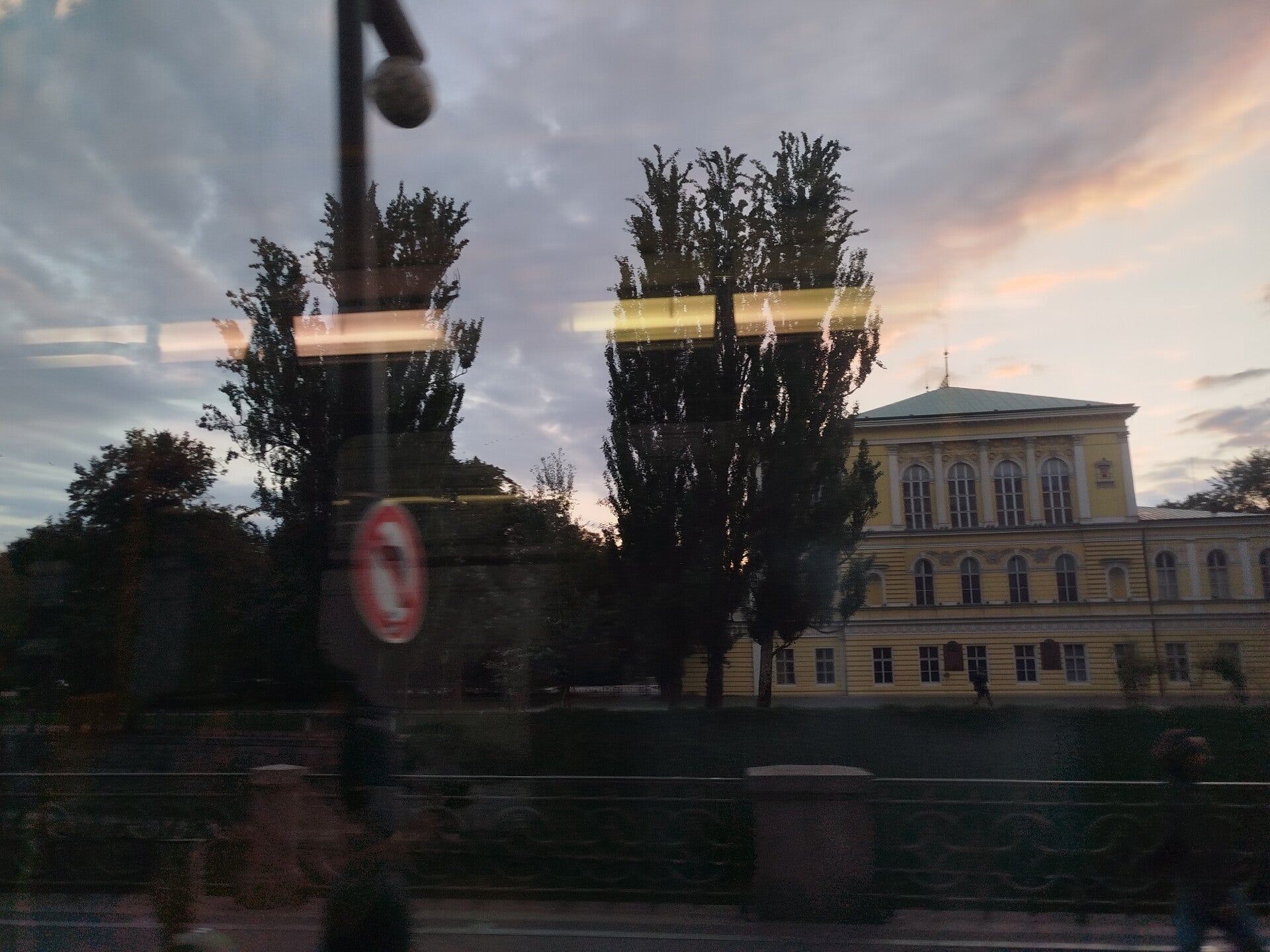 1000071620-standard.jpg