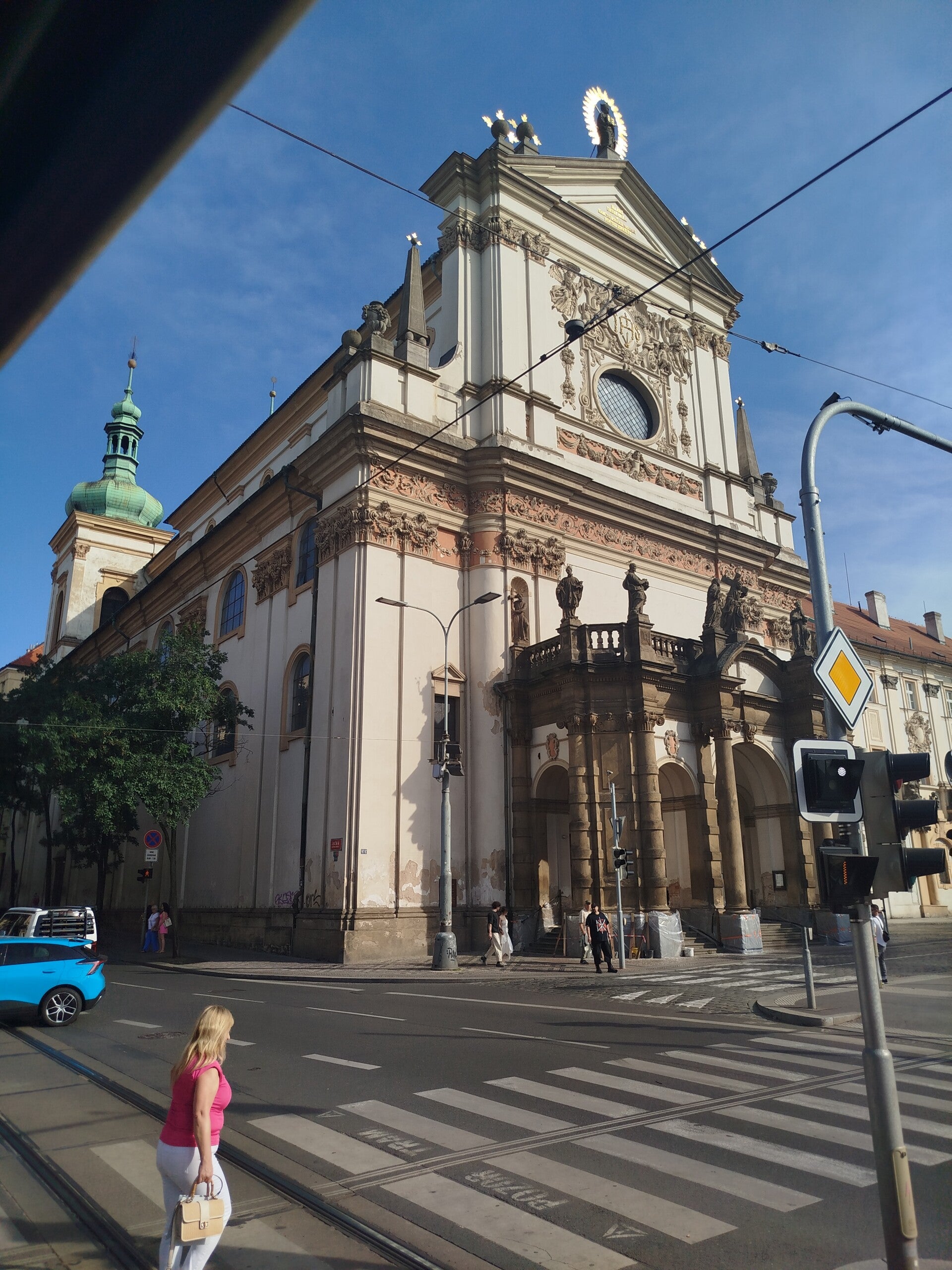 1000071807-standard.jpg