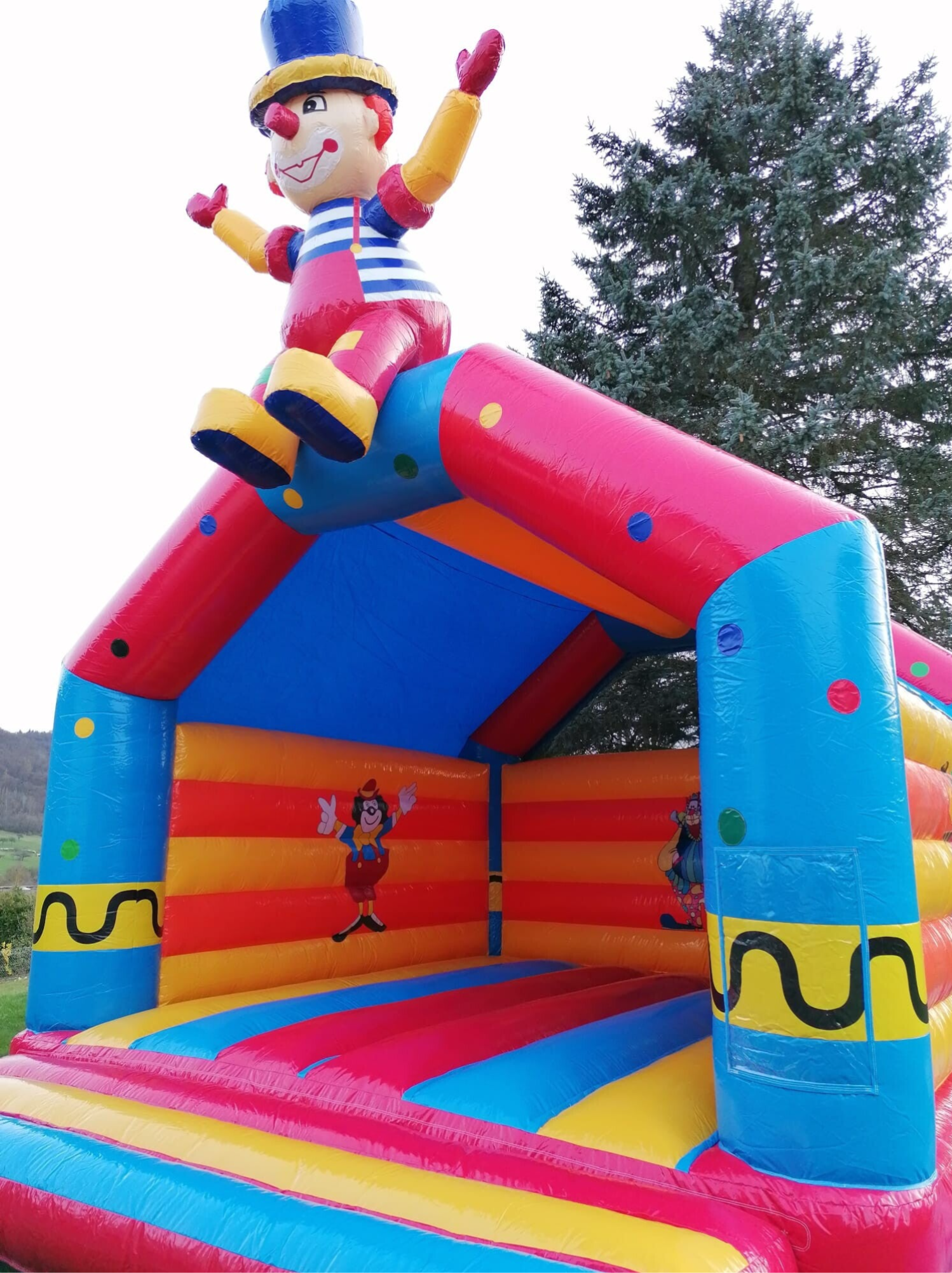 Hüpfburg Clown