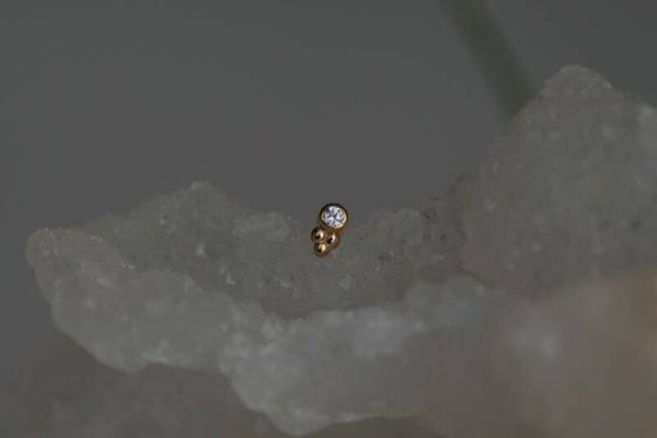 14K Round bezel with tribead accent