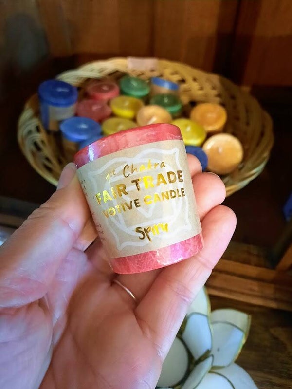 1e Chakra kaarsje Rood (Fairtrade en Handmade)