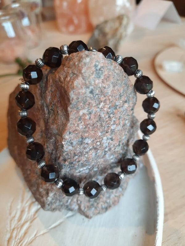 Rookkwarts armband facetkralen met zilveren details