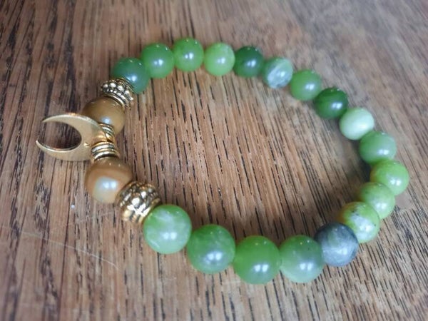 Groene Jade armband 8mm met bedeltje goud maantje
