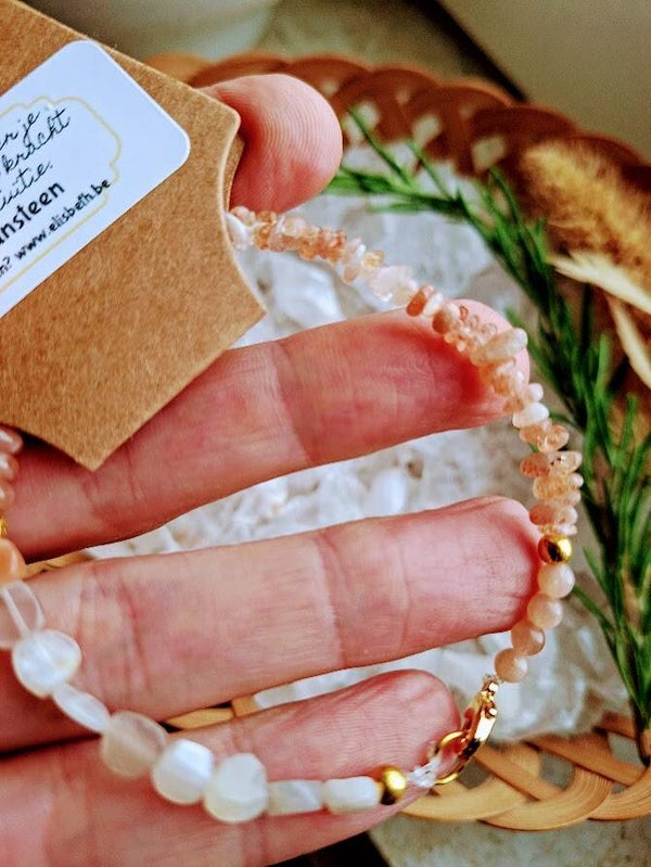 maansteen mini chips en platte kralen armbandje met slotje