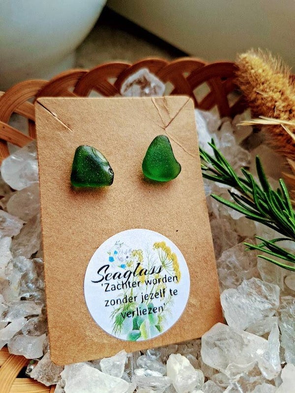 Seaglass oorstekertjes donkergroen