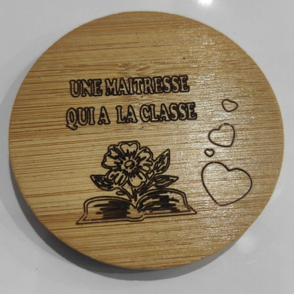 Miroir une maitresse qui à la classe