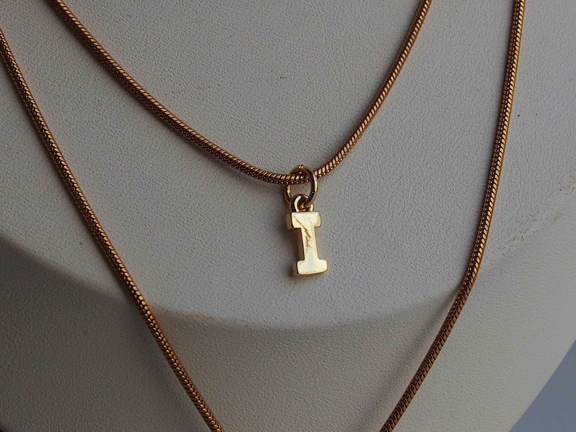 Alfabetbedel ketting goud.