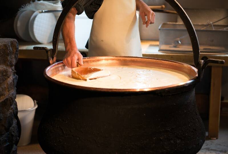 pr-paration-du-fromage-1-standard.jpg