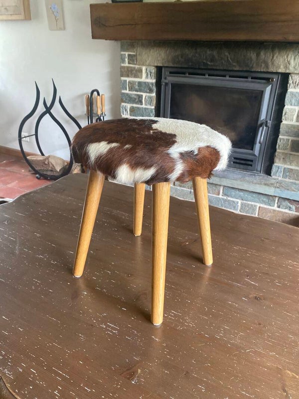 Tabourets en peau de vache fait main