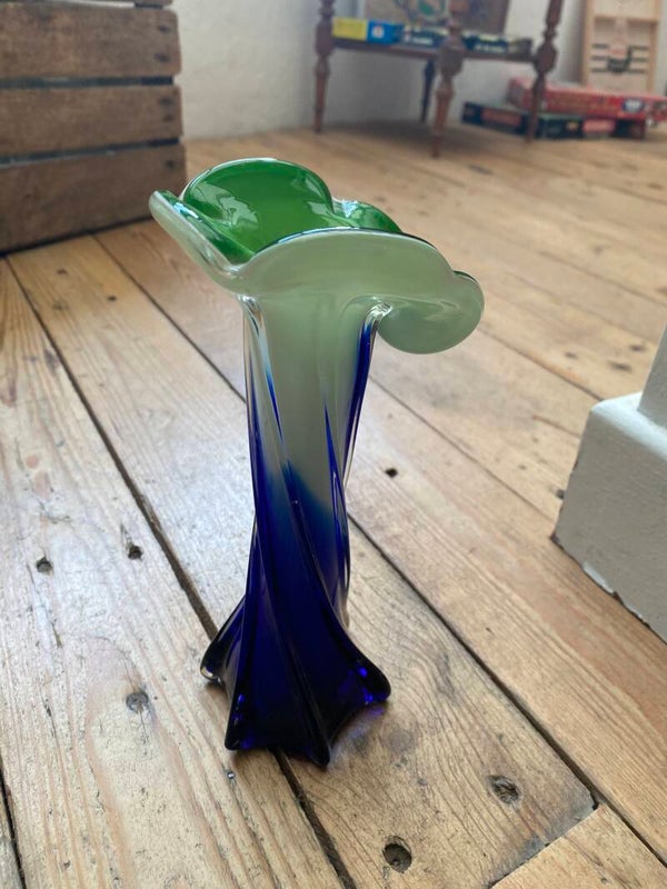 vase en verre bleu blanc vert