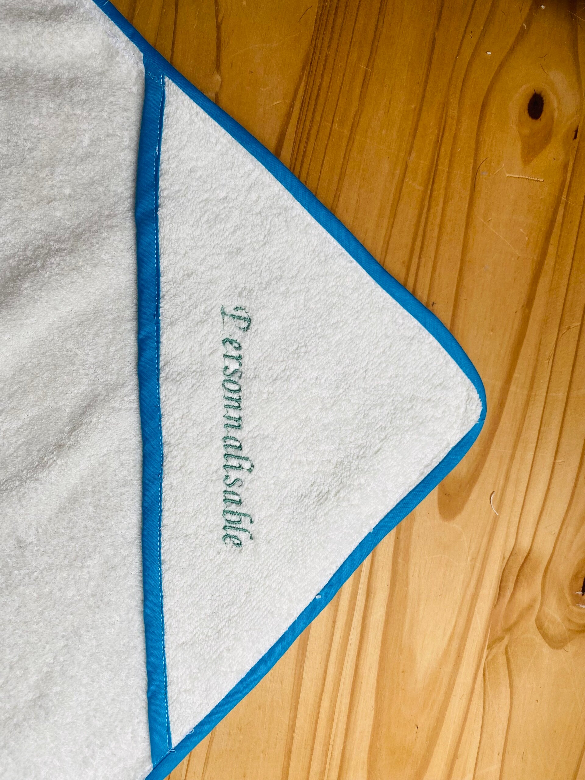 Cape de bain bébé - personnalisable- prénom brodée