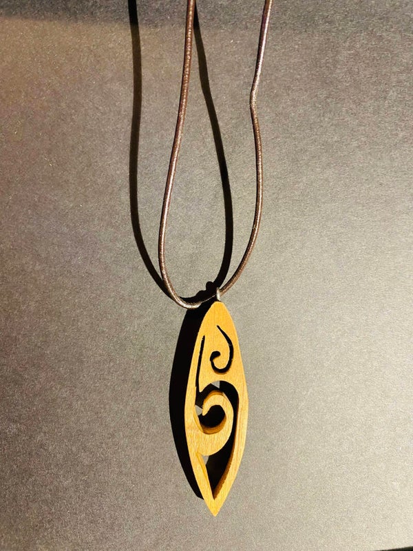 Collier en bois -  fait main - artisanat - Loulou