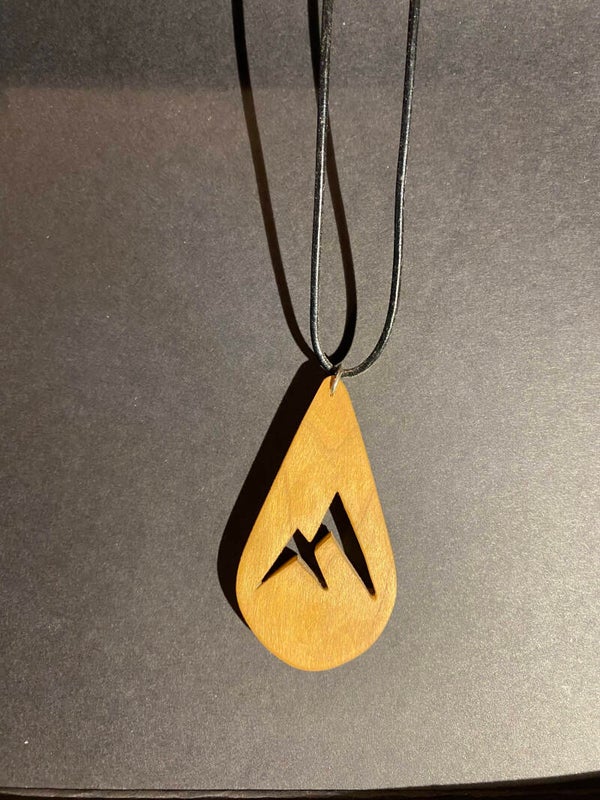 Collier en bois -  fait main - artisanat - Loulou