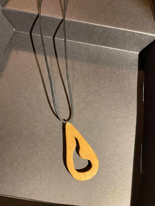 Collier en bois -  fait main - artisanat - Loulou