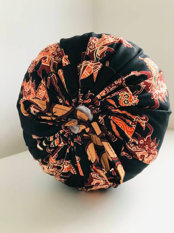 Rolkussensloop Batik Wayang bruin