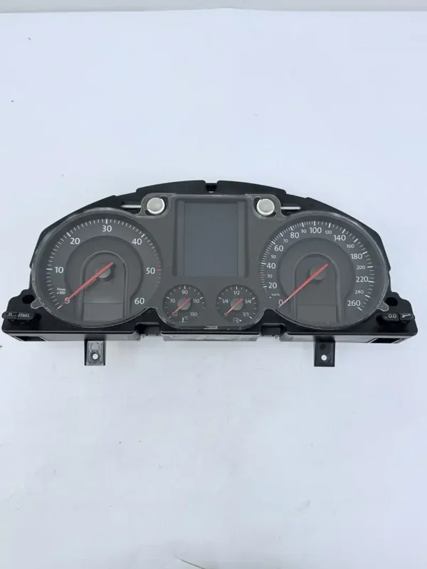 Partager COMPTEUR DE VITESSE VOLKSWAGEN PASSAT– réf A2C53117394 – OCCASION