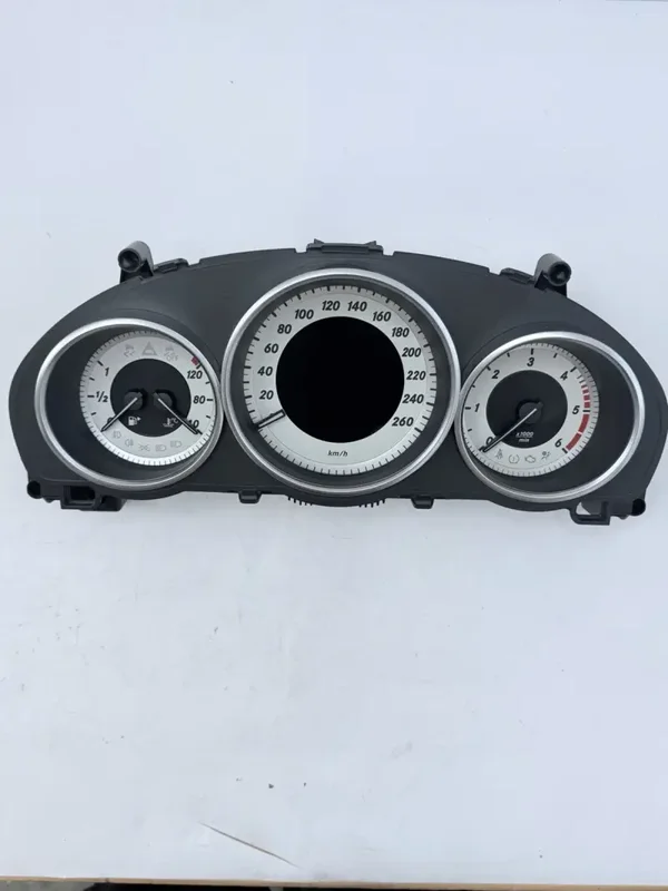 COMPTEUR DE VITESSE MERCEDES-BENS CLASSE E W212 – réf A2129000825 – OCCASION