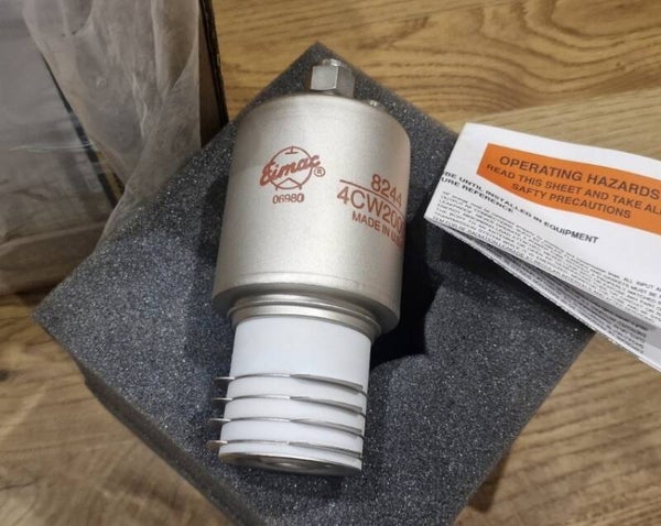 01_00153 unbenutzte Eimac 8244 4CW2000A Vacuum Tube Elektronenröhre