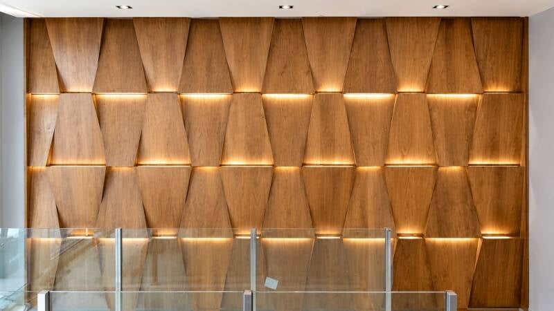 Instalación de proyecto de interiorismo - Lámparas madera enchapada