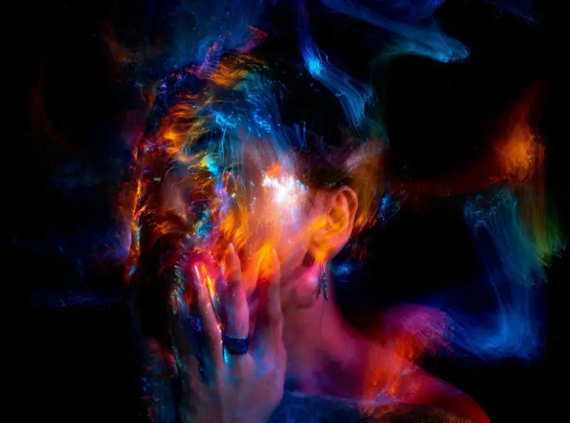 Zwakke energie trekt externe invloeden aan. Entiteiten veroorzaken spirituele ontkoppeling. Chakra verstoring belemmert zelfcontrole. Energetische blokkades verminderen vitaliteit. Auralifters beïnvloeden bewustzijn. Chakra reiniging en herstel.