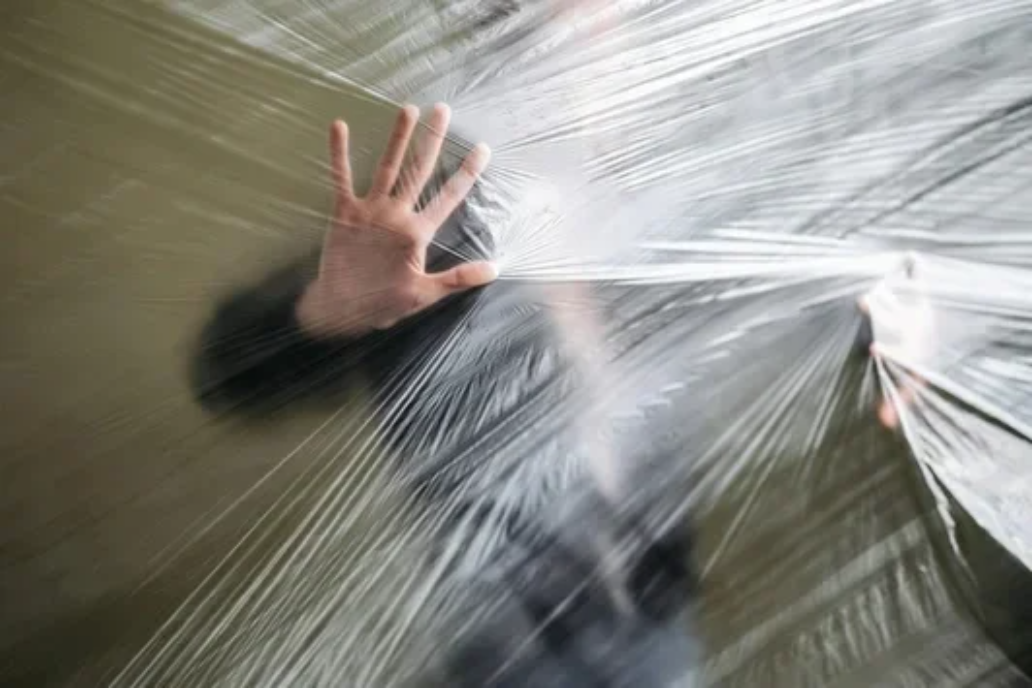 Cocaïnegebruik werkt isolerend. Naarmate vertrouwen afbrokkelt en conflicten toenemen, wordt het sociale netwerk kleiner. Mensen haken af, trekken grenzen of nemen afstand om zichzelf te beschermen. 