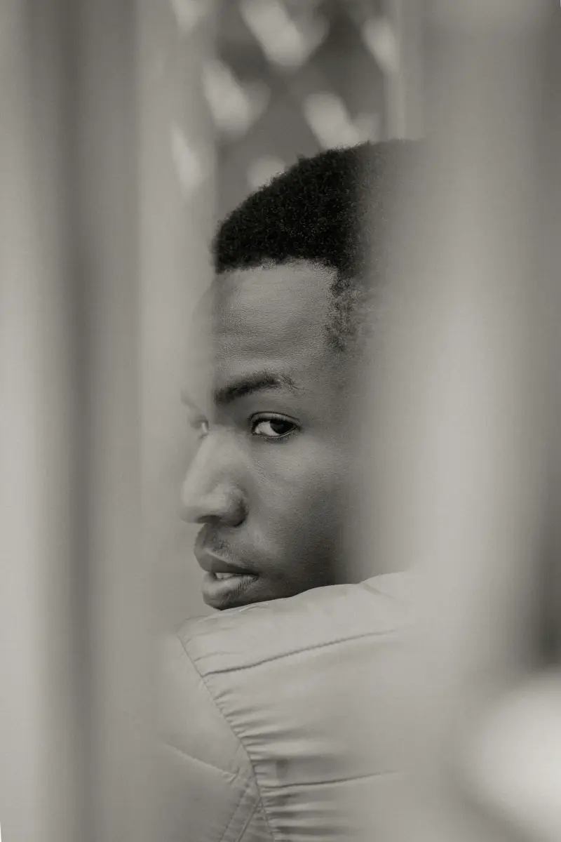 Spirituele dynamiek van angst om je te verbinden: invloed van vorige levens, verlies, verraad. Symptomen op fysiek, emotioneel en mentaal niveau bij angst voor intimiteit: aantrekken en afstoten, angst voor verlating en identiteitsverlies.