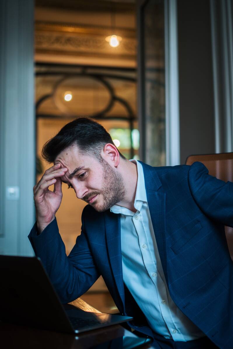 Vermoeidheid en energie: uitputting, spierzwakte, trillingen en slaapverstoring. Huid en temperatuur: temperatuurschommelingen, gevoelsveranderingen en huidreacties. Gelaat en expressie: bleekheid, donkere uitstraling en emotionele spanning.