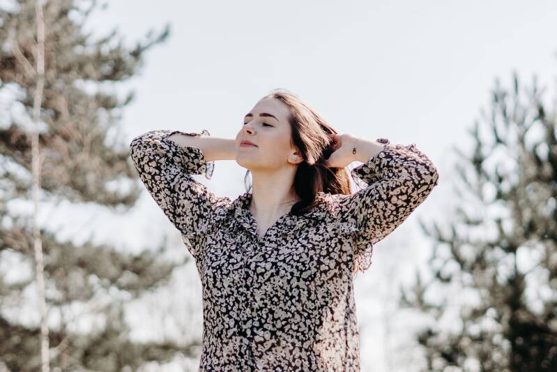Eenvoudige stappen om je hormonen en leefstijl te ontlasten: bewust kiezen om je hormoonhuishouding te beschermen. Hoe je je energielichaam kunt ondersteunen: fysiek en energetisch ontgiften met deze praktische methoden.