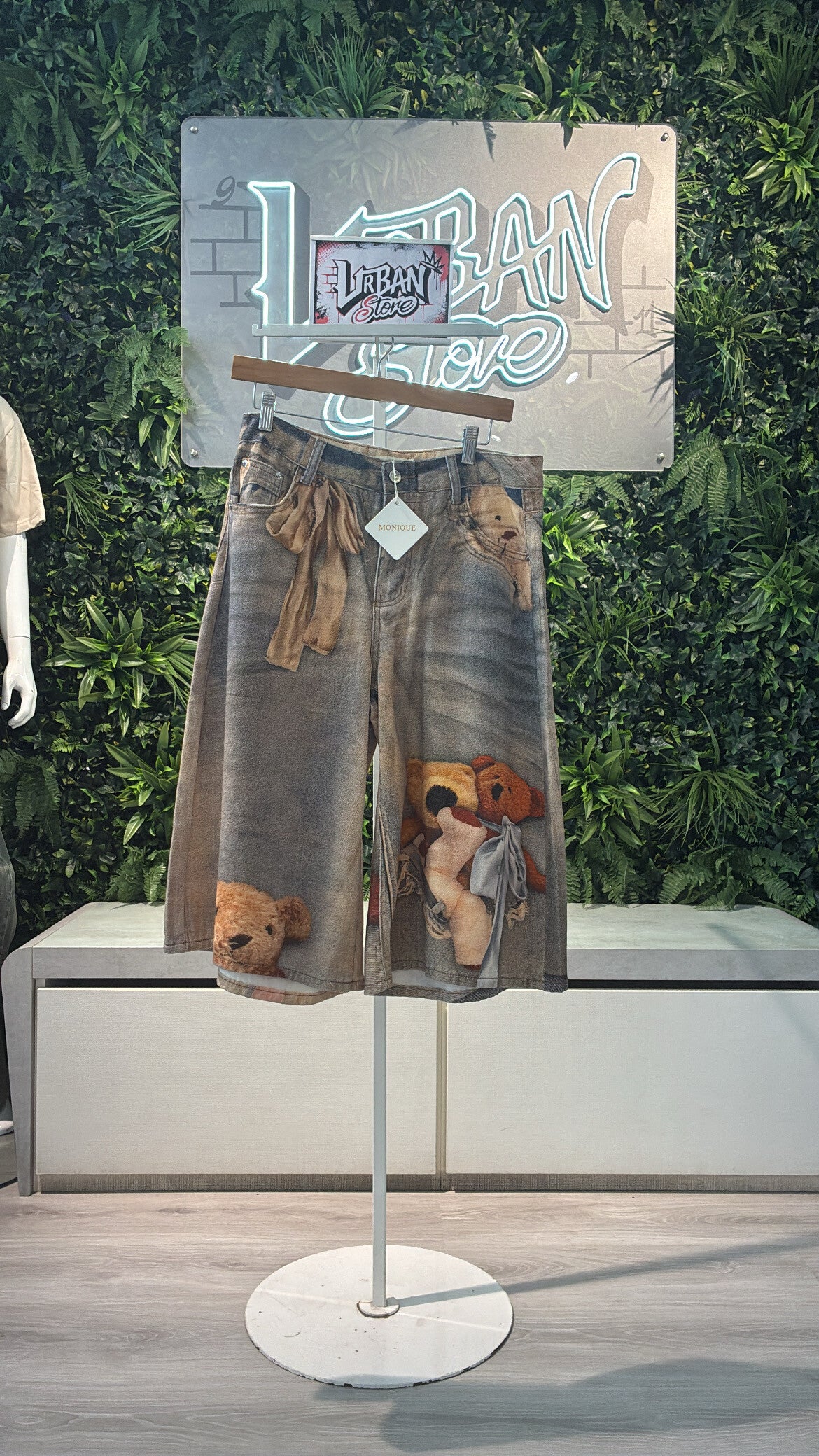 Jeans bermuda con stampa grafica