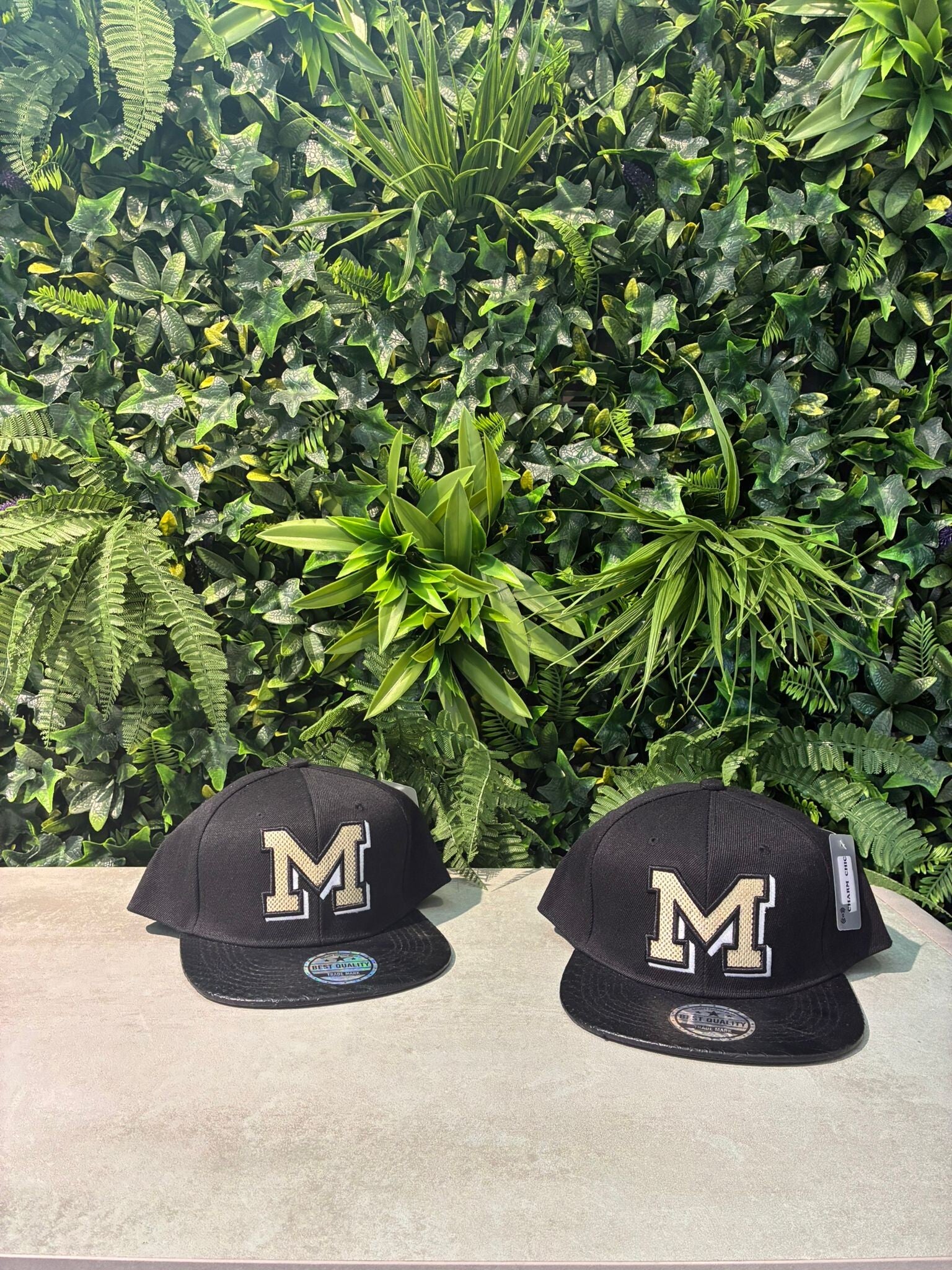 Cappello con visiera nero