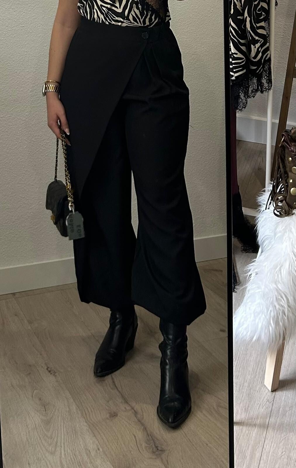 Pantalón cruzado bombacho.