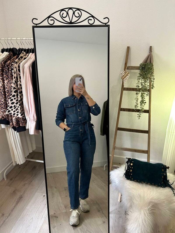 Mono vaquero oscuro.