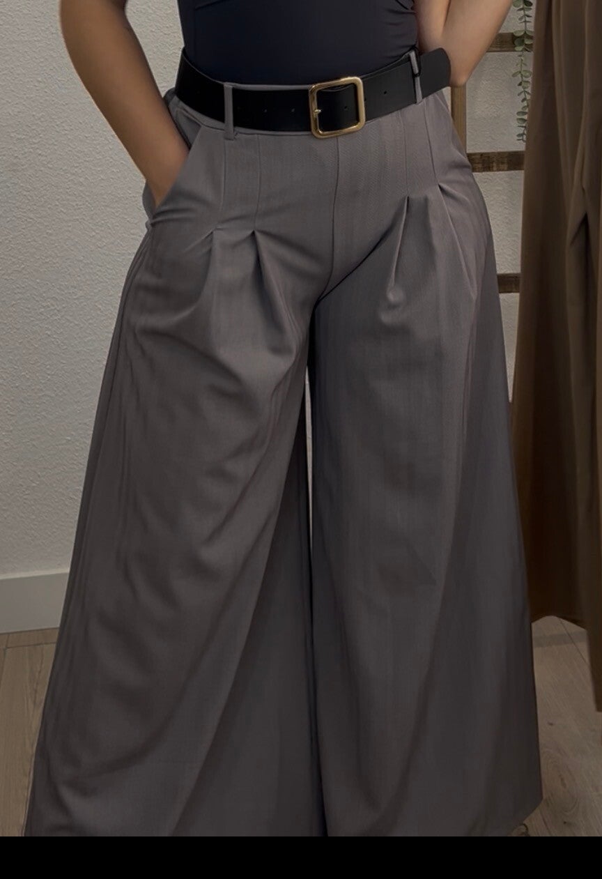 Pantalón pierna ancha con cinturón