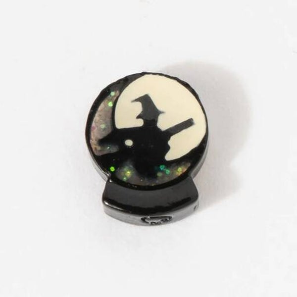 CH3724 - Witch in the Moon