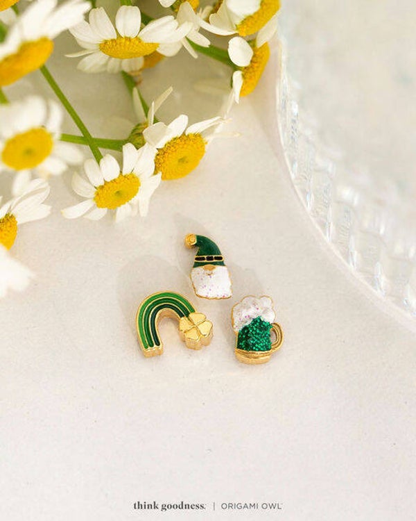 CH3766 - Luck + Cheers Charm set