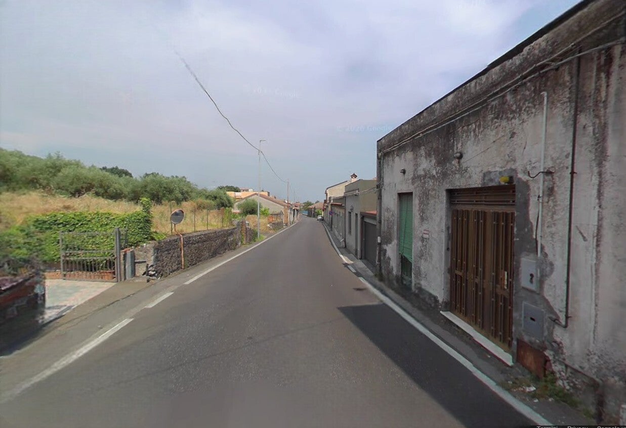 Independent house to restore in downtown Santa Venerina