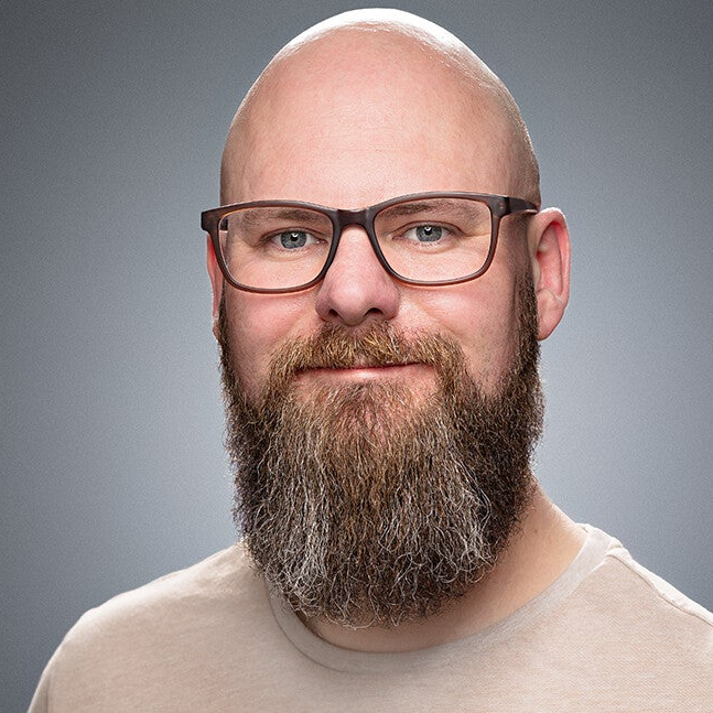 Zakelijk portret van een ondernemer in Utrecht – Een professioneel portret gemaakt door een zakelijk fotograaf, perfect voor LinkedIn en bedrijfspresentaties.