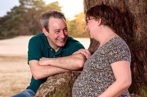 Buiten portret love shoot in de natuur in Nijmegen
