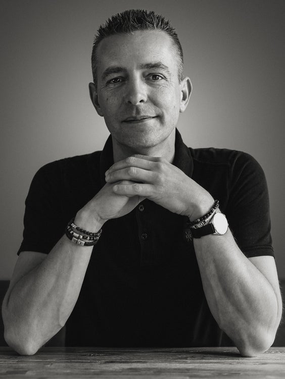 Professionele portretfoto gemaakt in een fotostudio met perfecte belichting.