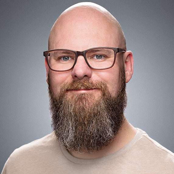 Zakelijk portret van een ondernemer in Utrecht – Een professioneel portret gemaakt door een zakelijk fotograaf, perfect voor LinkedIn en bedrijfspresentaties.