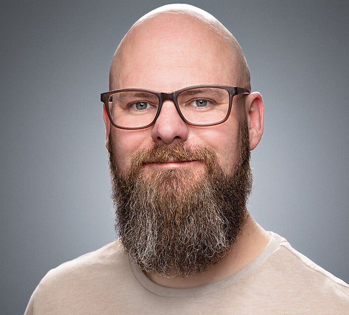Zakelijk portret van een ondernemer in Amsterdam – Een professioneel portret gemaakt door een zakelijk fotograaf, perfect voor LinkedIn en bedrijfspresentaties.