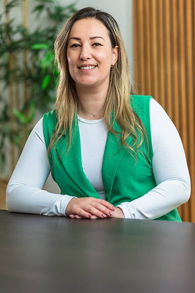 Personal branding fotografie in Nijmegen – Een dynamisch beeld dat de persoonlijkheid en het merk van een zelfstandige professional versterkt.