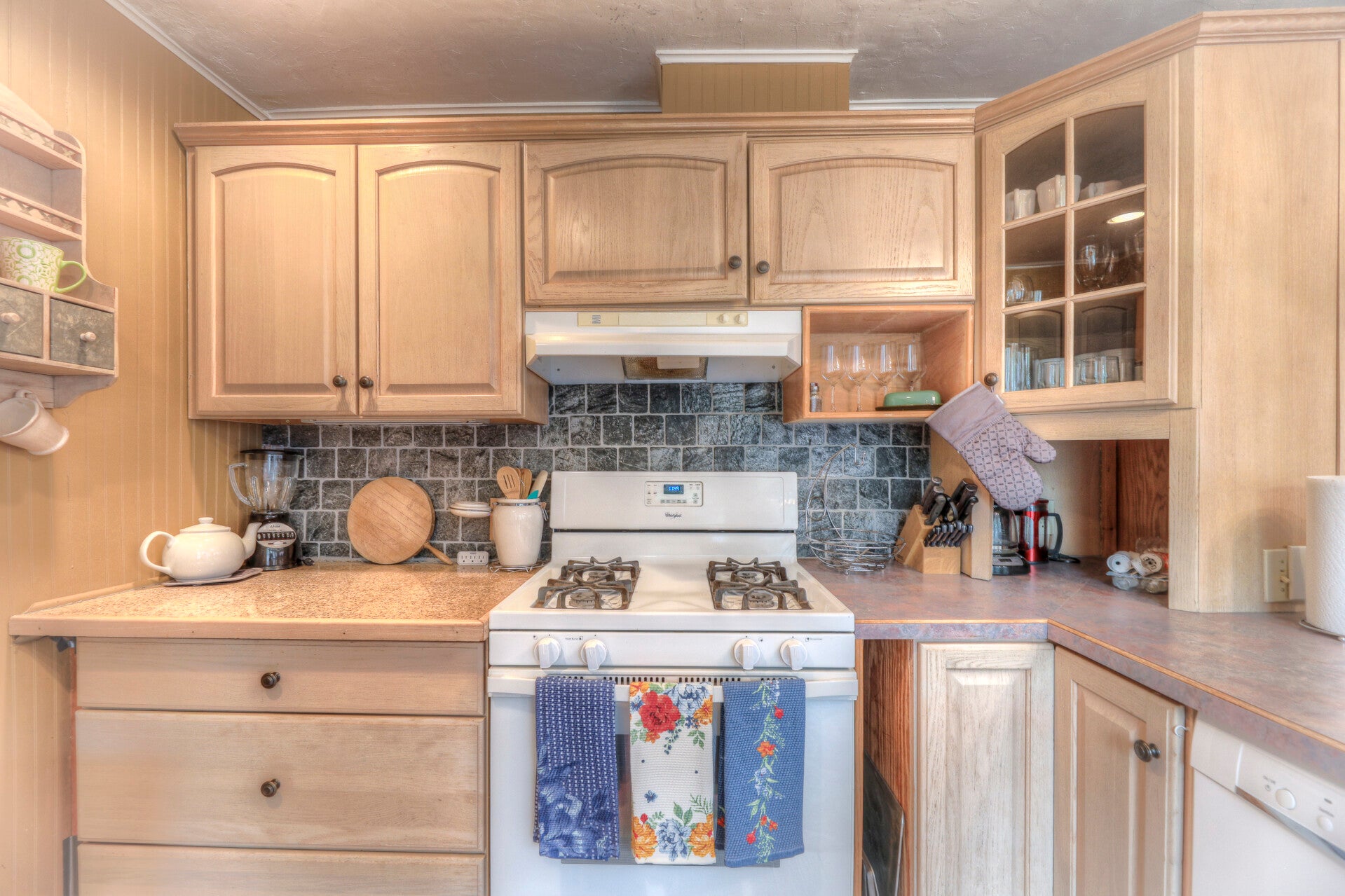 kitchen-2-standard-4ryzoy.jpg
