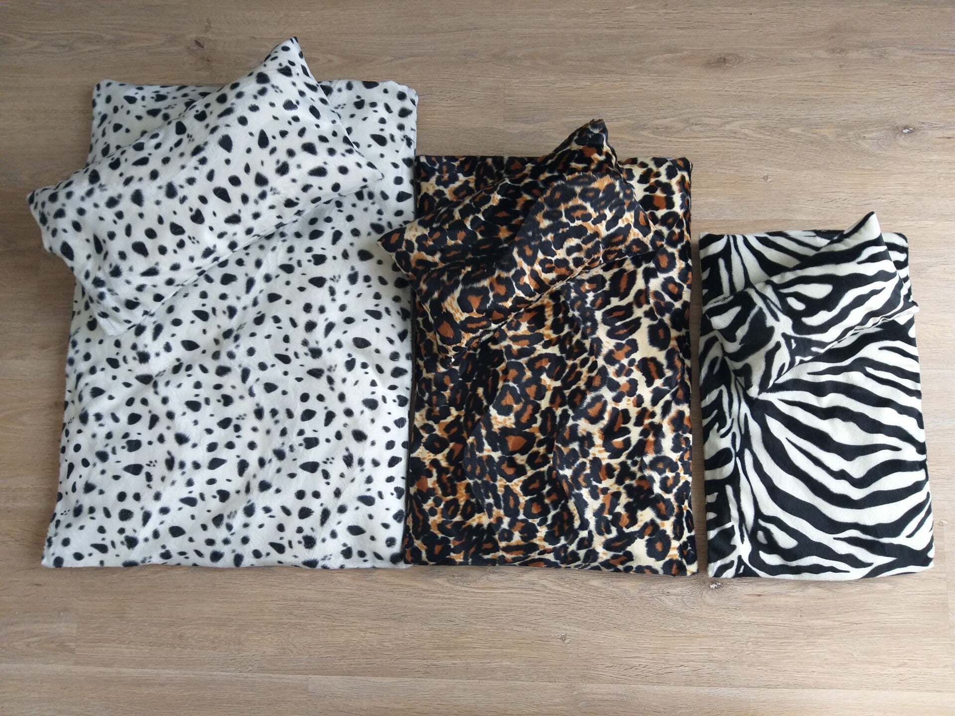 Handgemaakte hondendekbedsetjes met kussen van Jet Set For Dogs