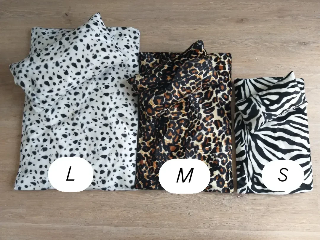 Drie honden- en kattendekbedsetjes in Velboa imitatiebont met zebra-, tijger- en panterprint met kussen in de maten L, M, S