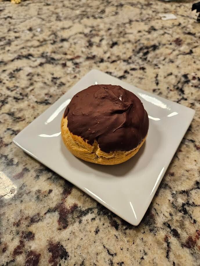 Cream Puffs x8