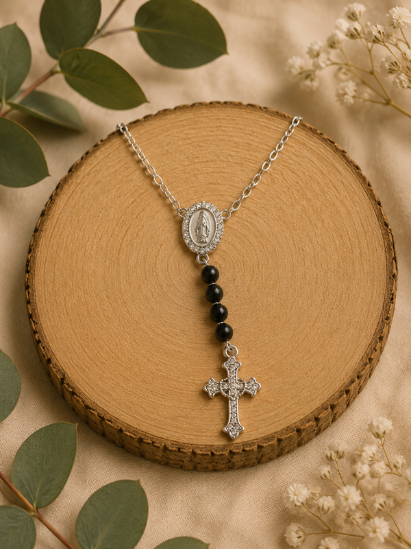 collier personnalisé avec tourmaline medaille croix