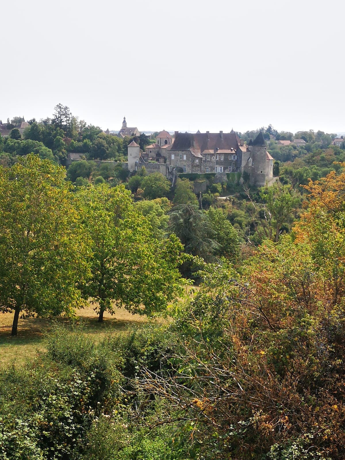 Wandelen abbaye Saint Vincent de Chantelle Auvergne, Puy de Dôme Gite La Petite Chouette, Moureuille