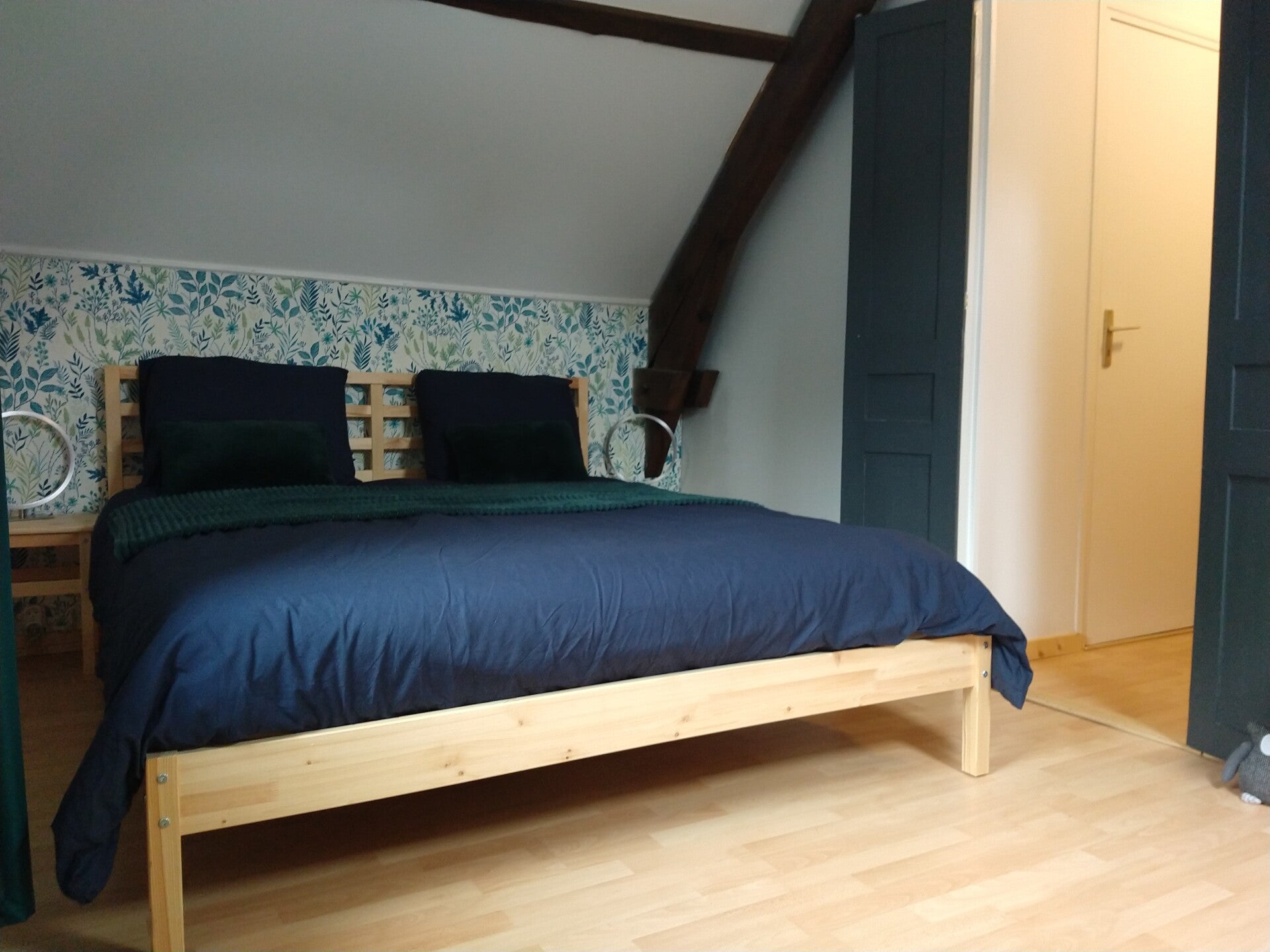 Slaapkamer met ruim 2-persoonsbed (160X200)