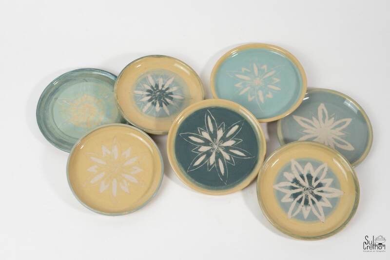 Bordjes met sgraffito bewerking
